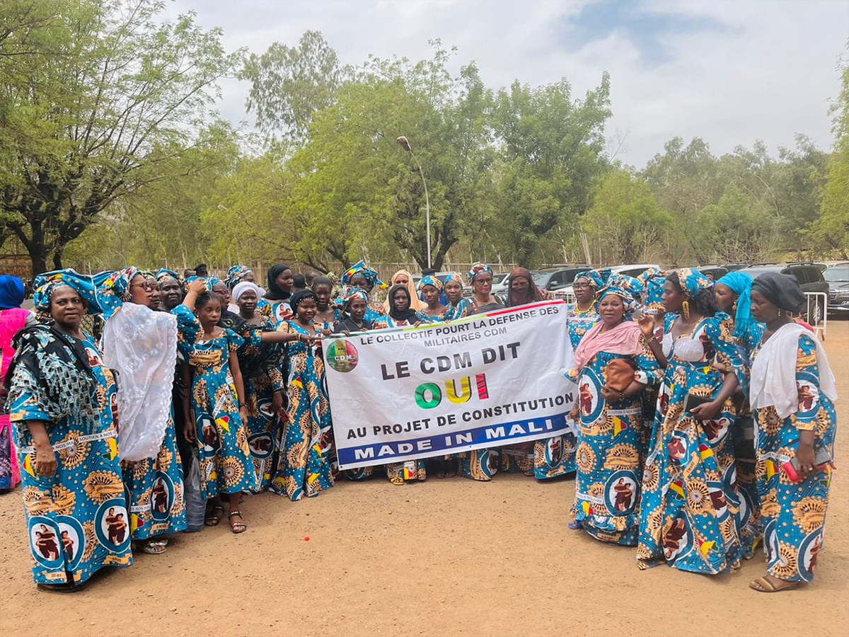 <strong>Mali : le CDM invite le peuple à resserrer les rangs et à barrer la route aux « désœuvrés de grand chemin »</strong> Collectif pour la défense des militaires