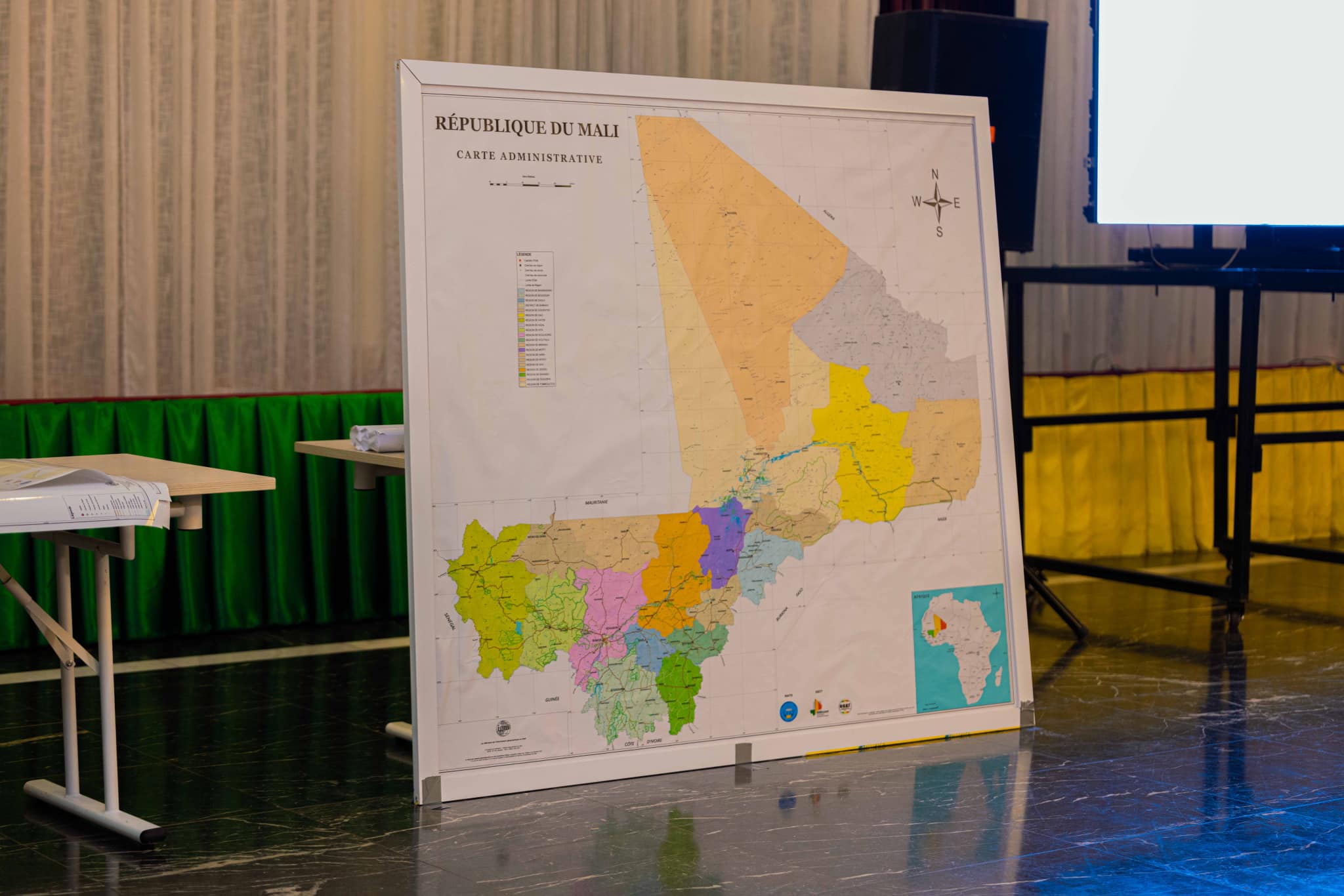 Mali Que Repr sente La Nouvelle Carte Administrative Remise Au Chef Mali Que Repr sente La Nouvelle Carte Administrative Remise Au Chef