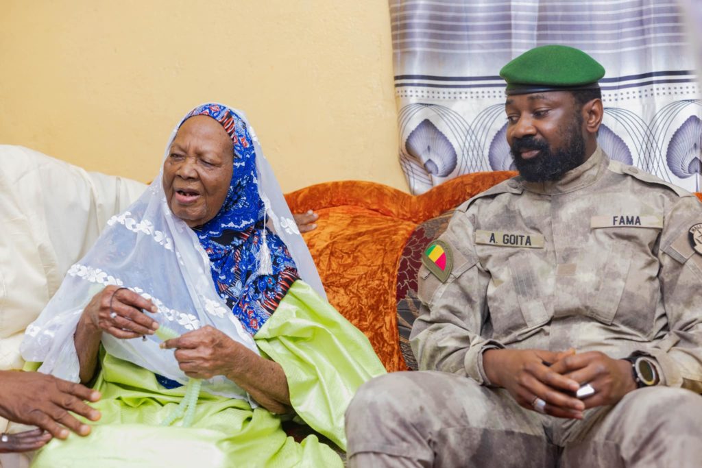 Visite à la doyenne d'age de Bamako