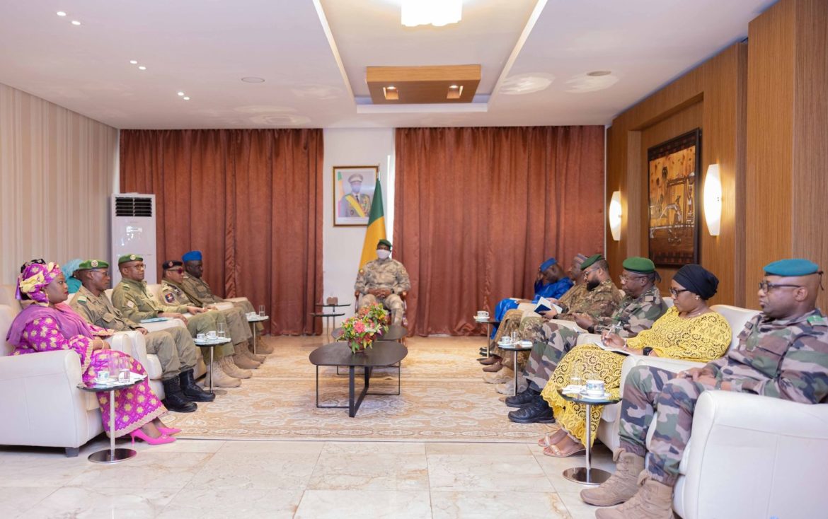 Le président de la transition une délégation ministérielle du Niger à l'occasion de la Journée de la souveraineté retrouvée.