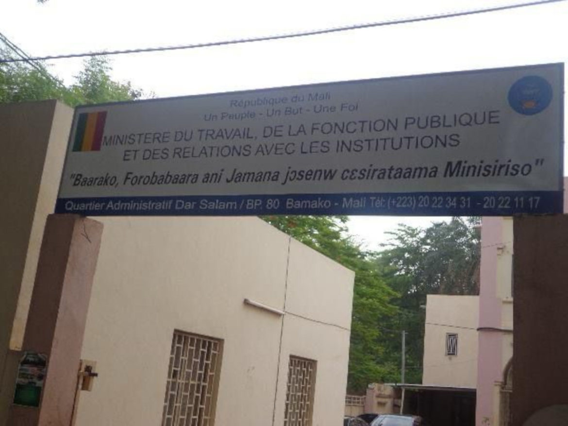 Dévanture du ministère de la fonction publique