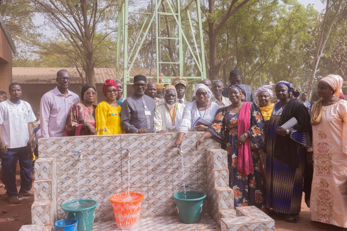 OEUVRE SOCIALE NELSON MADELA-18 L'initiative du président de la transition pour un accès équitable à l'eau potable.