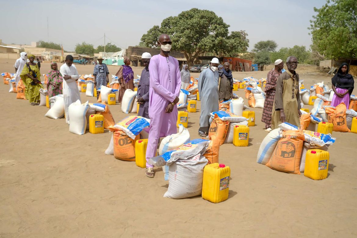 Remise du président de la transition dans le cadre des oeuvres sociales