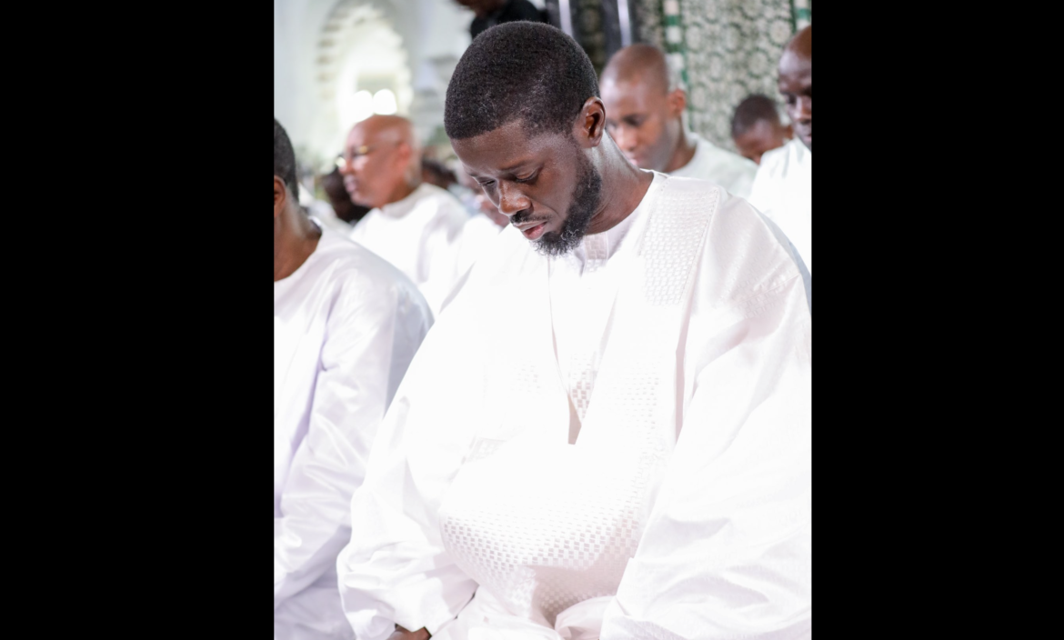 Bassirou Diomaye Faye à la mosquée