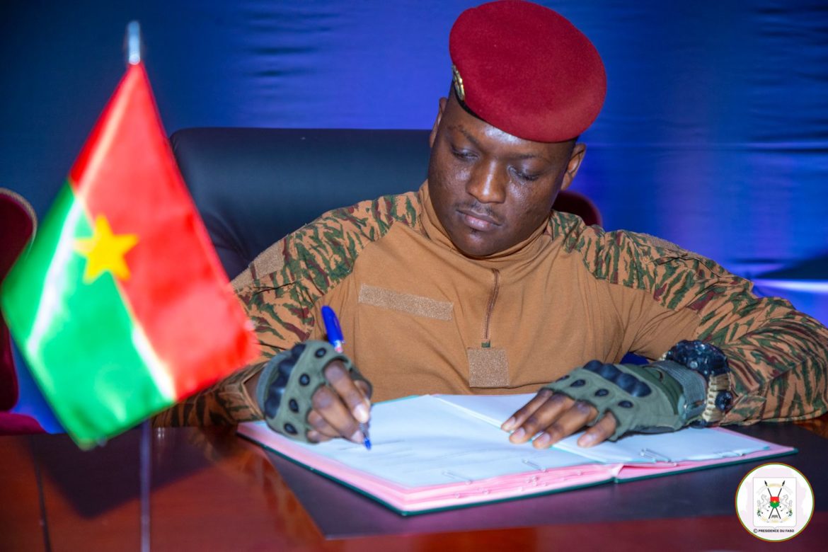 SIgnature de la Charte de la Transition