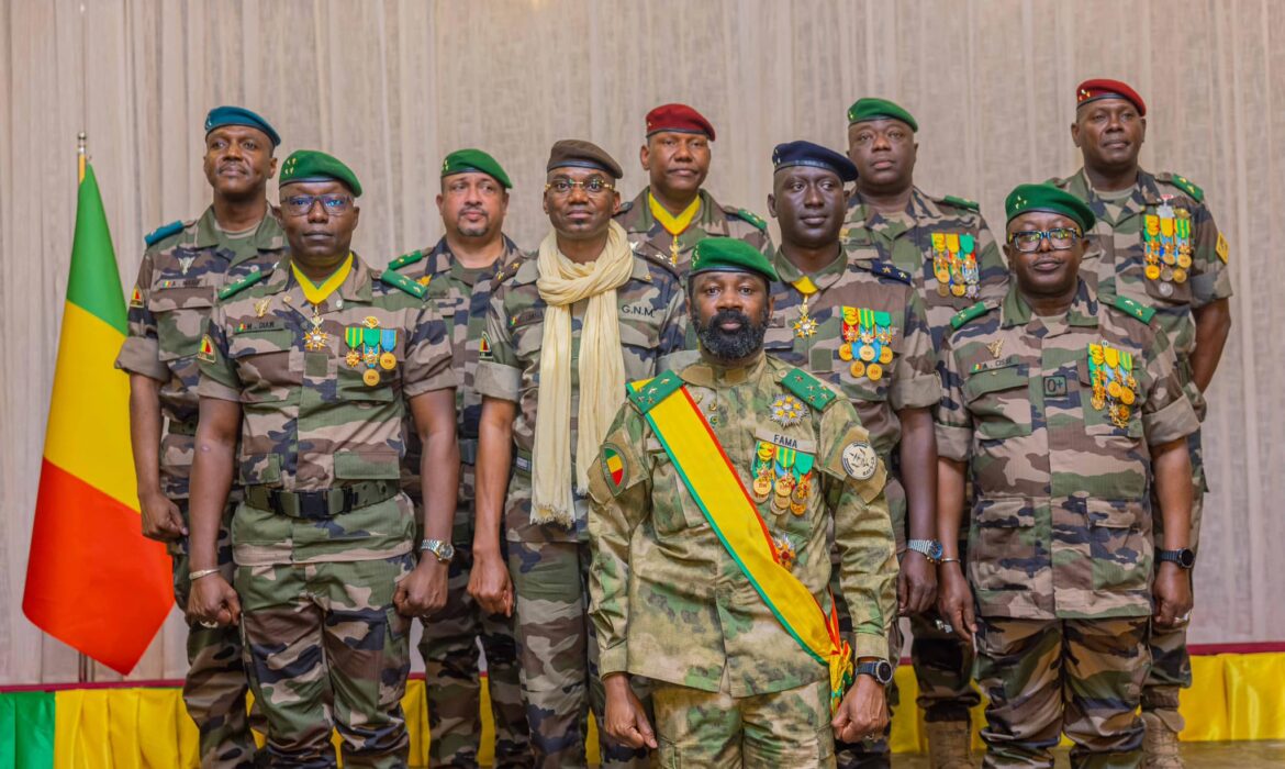 Remise d'attributs aux généraux