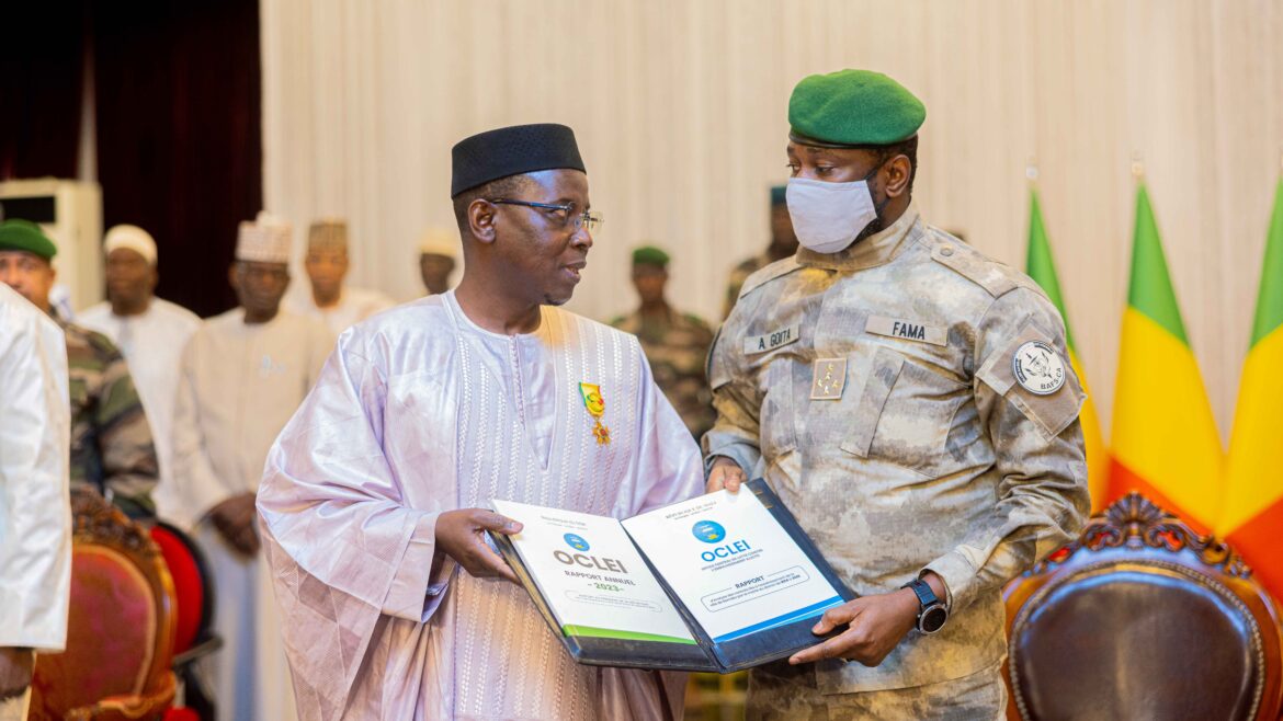 Remise rapport annuel 2023 de l'OCLEI au président de la transition