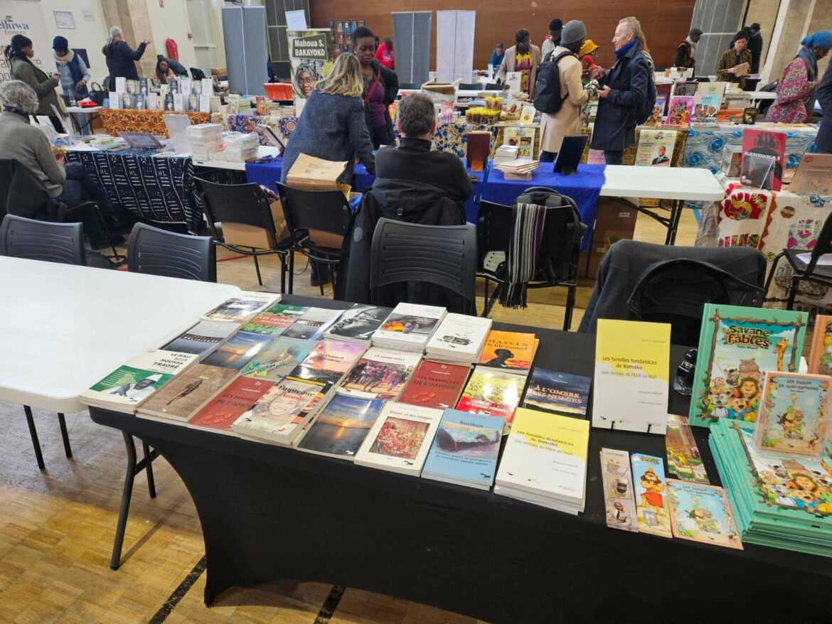 La Sahélienne au Salon du livre africain de Paris Les livres des éditions La Sahélienne exposés au salon du livre africain de Paris.