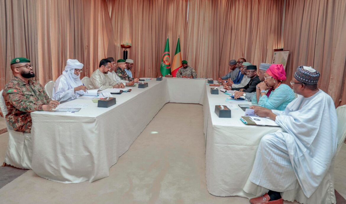 Reunion de haut niveau de la présidence malienne de l’AES Le Président de la transition réunis avec des ministres pour faire le point de la présidence malienne de l'AES.