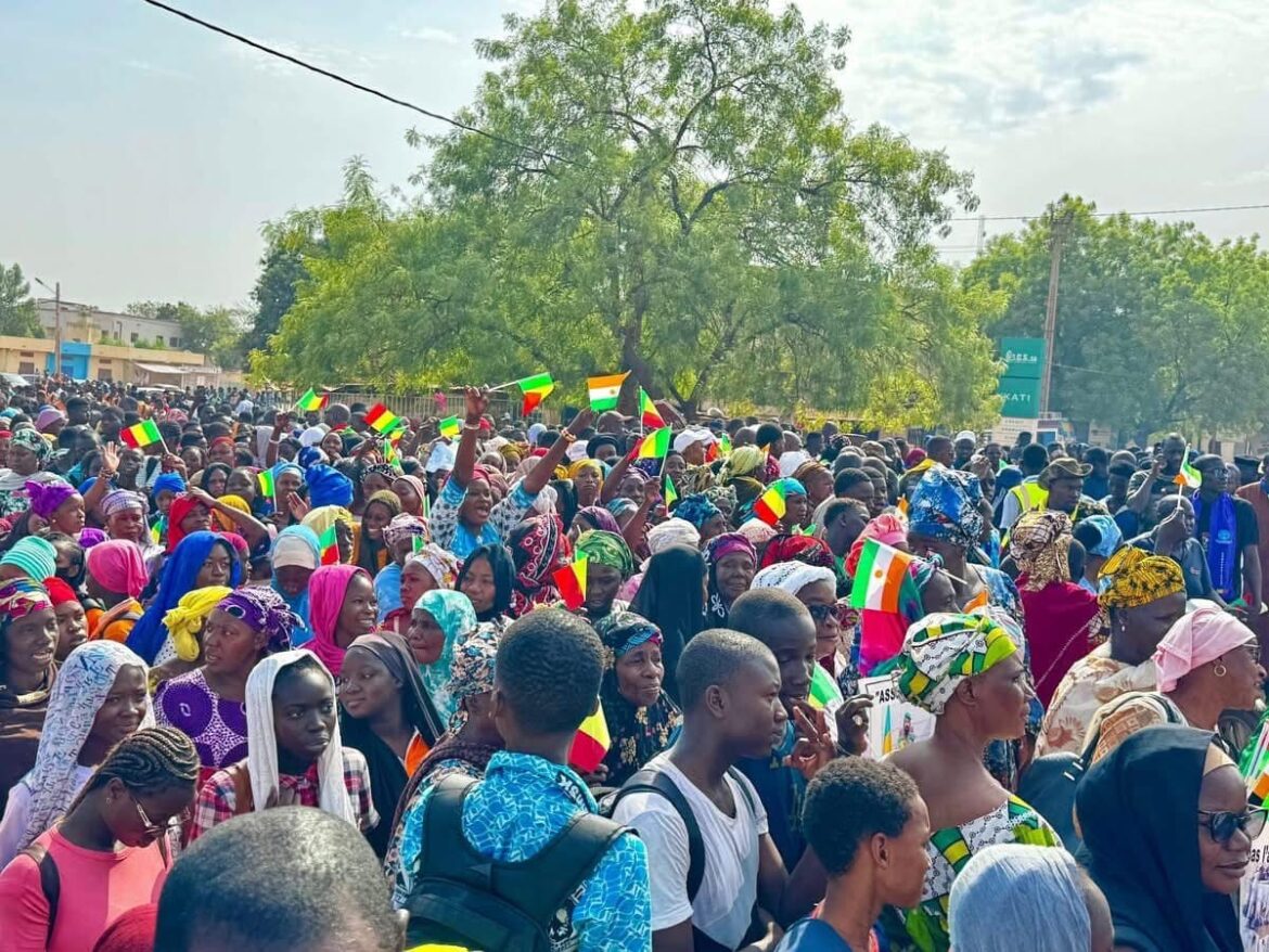 Les Maliens manifestent à Kati pour dénoncer l'ingérence algérienne dans le conflit malien;