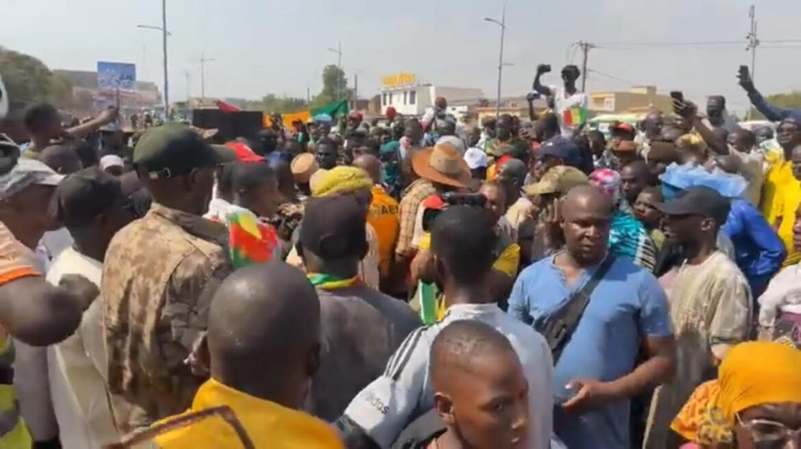 Manifestation devant l'ambassade d'Algérie