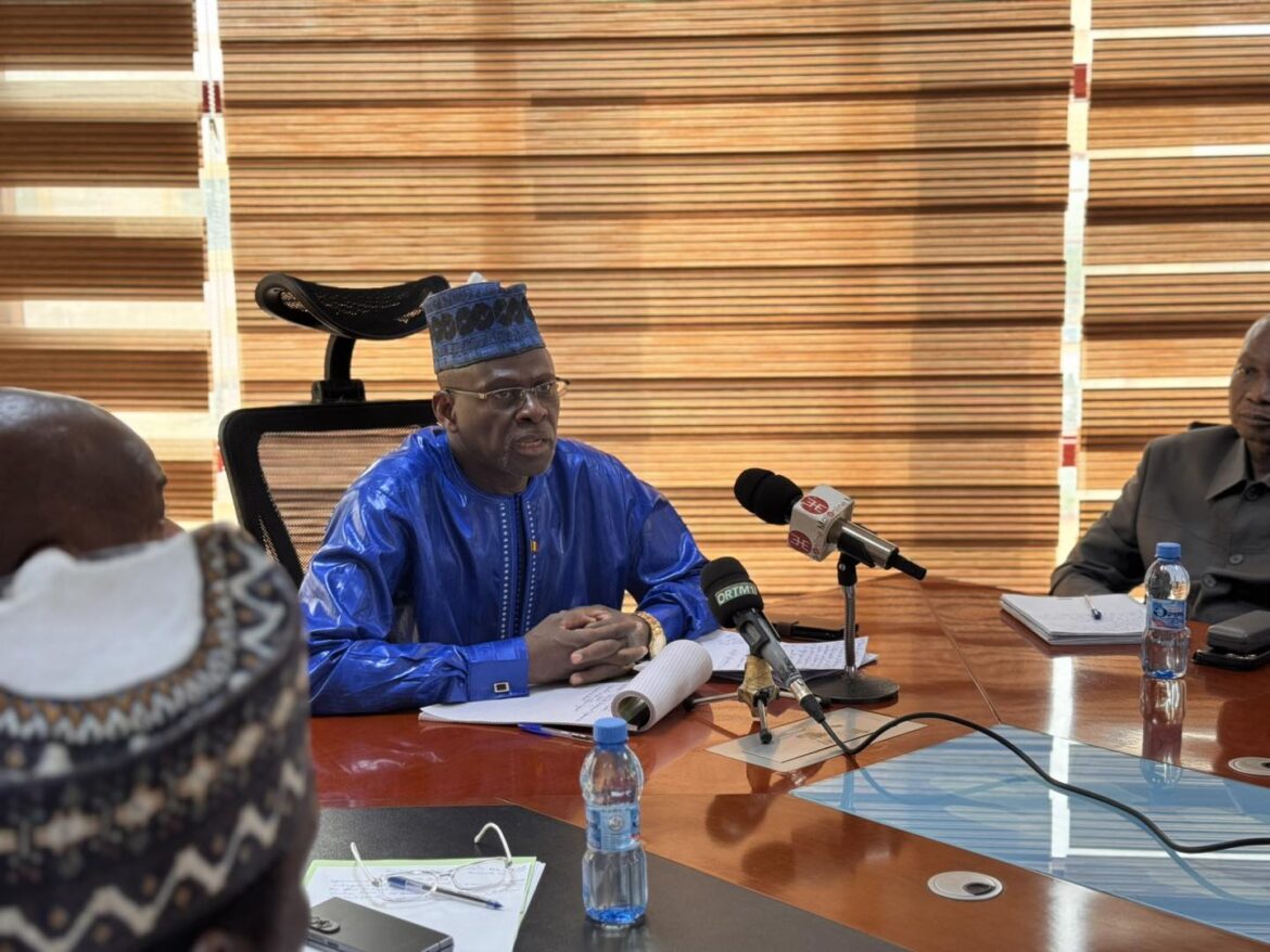 Moussa Alassane Diallo, ministre de l'Industrie et du Commerce, évoque la Taxe spéciale de solidarité Mali.