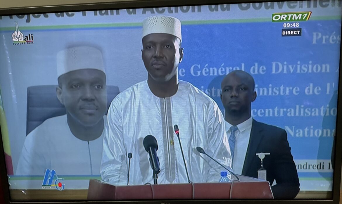 Abdoulaye Maïga présente son PAG aux membres du CNT.