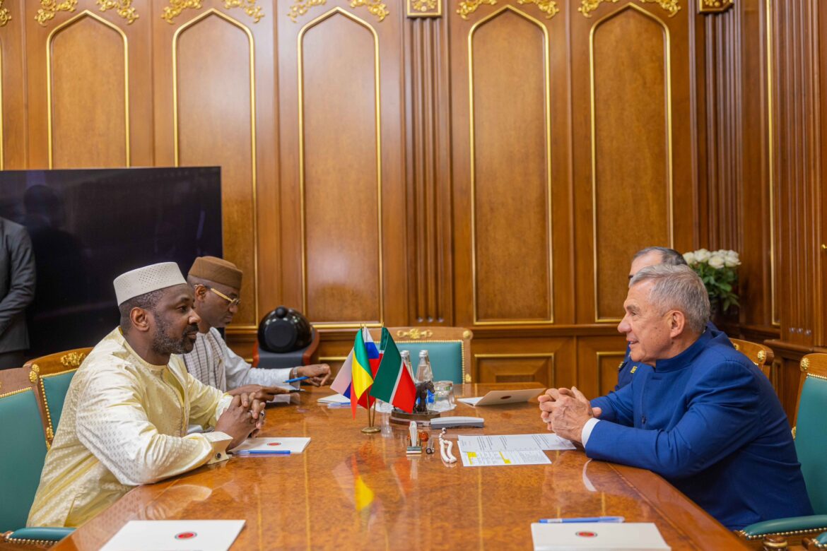 Assimi Goïta et le Président Tatar Assimi Goïta et le Président Tatar