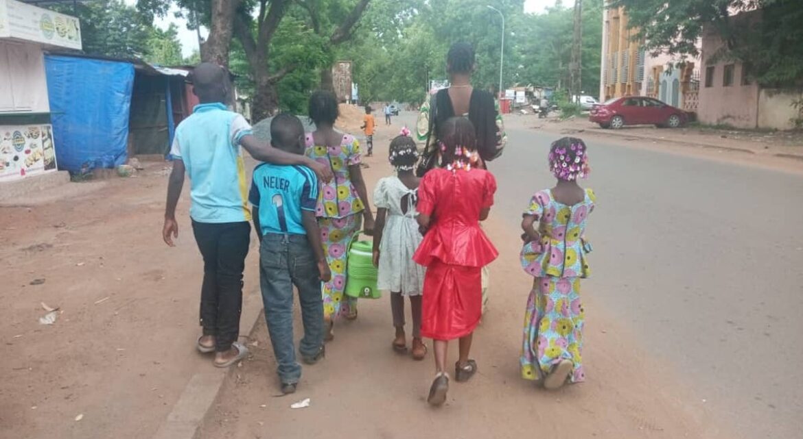 Des enfants en Sambè sambè Des enfants en Sambè sambè