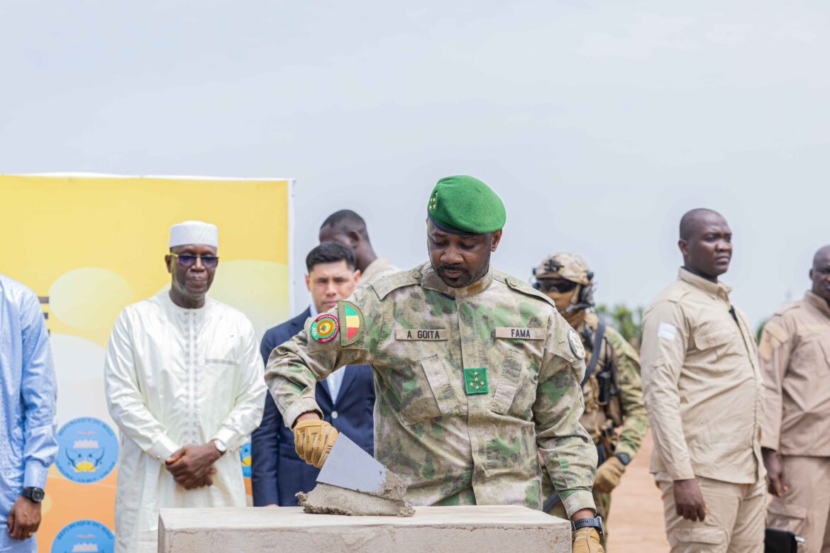Pose de la première pierre de la raffinerie d'or du Mali