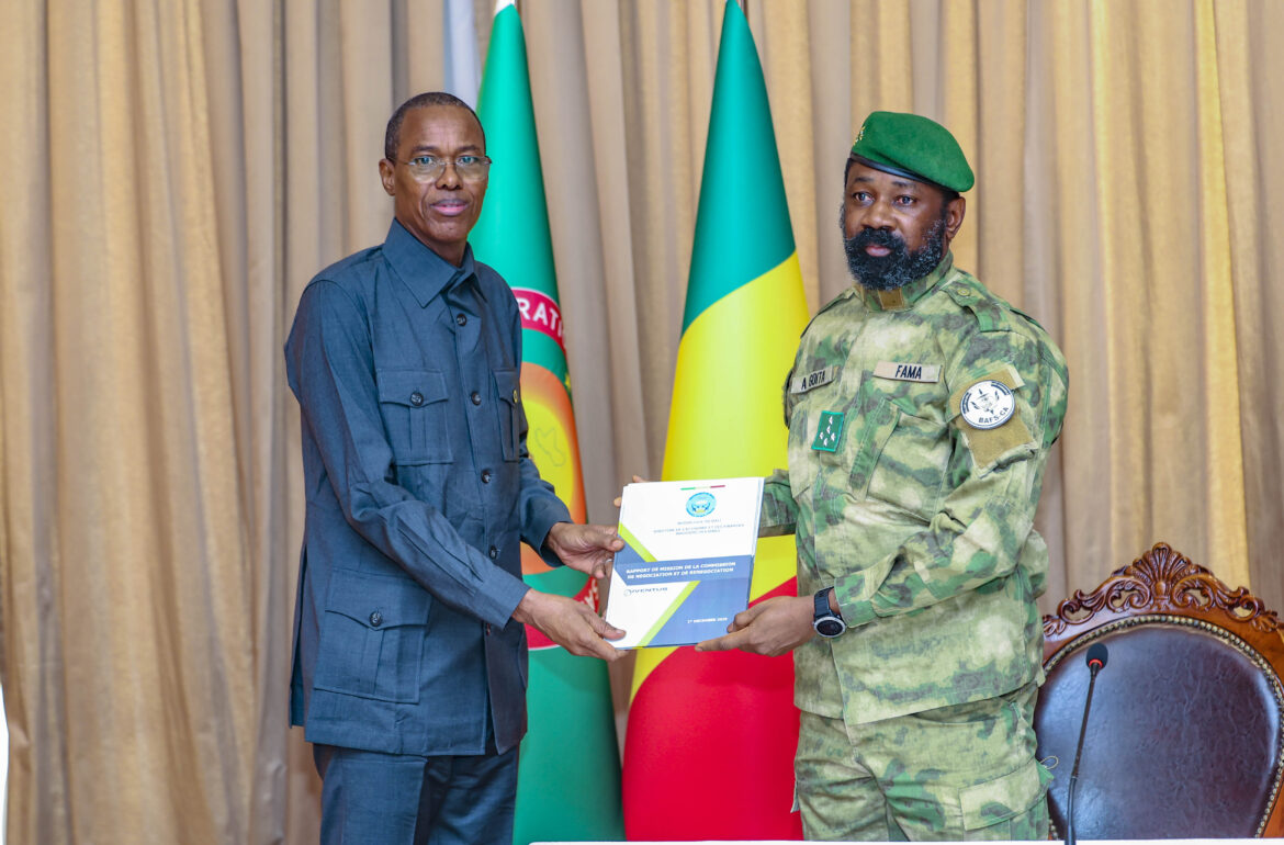 Remise du rapport de la Commission de négociation et de renégociation