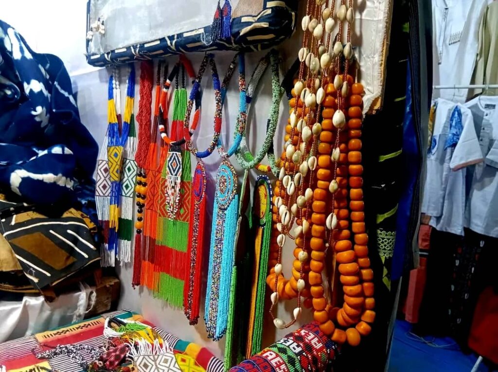 Stand artisanal au festival Ogobagna