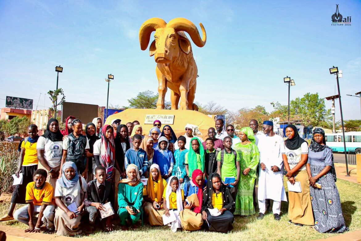 Découverte des monuments de Bamako par les éleves