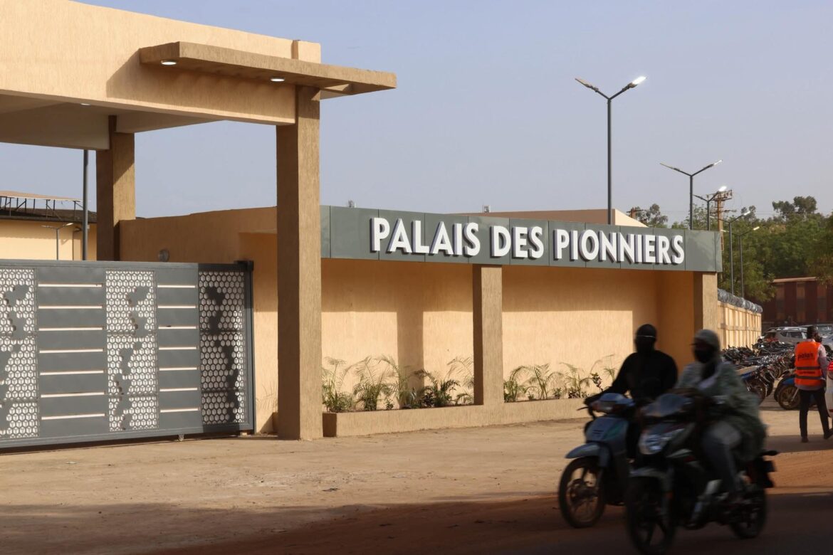 Inauguration du palais des pionniers