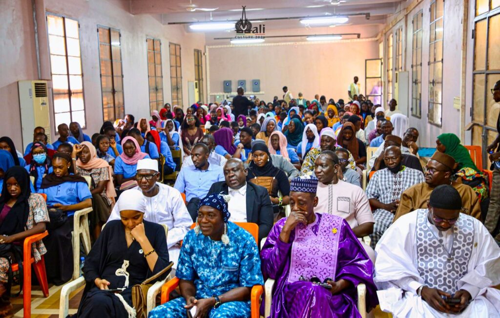Point de presse au lycée technique de Bamako