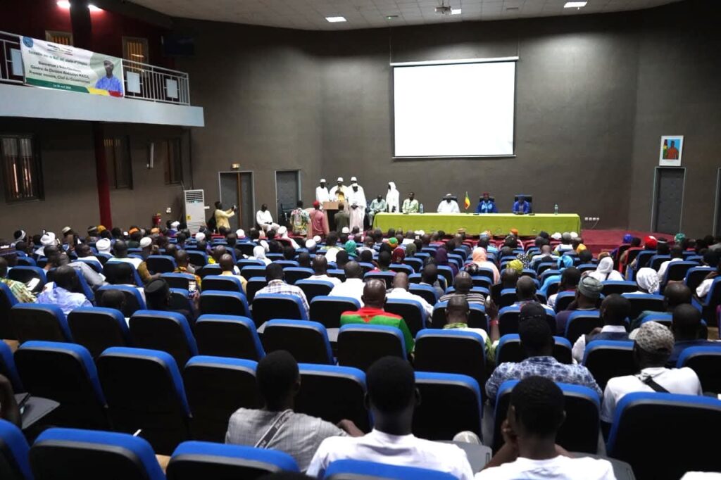 Rencontre entre la diaspora melienne de Bobo-Dioulasso et le ministre Daffé