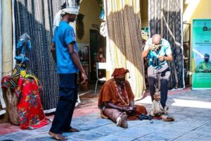 Année de l’éducation et de la culture : Yaya Coulibaly émerveille le public avec « Le Petit Sioux », un spectacle au service de la paix et de la culture « Le Petit Sioux », un spectacle au service de la paix et de la culture