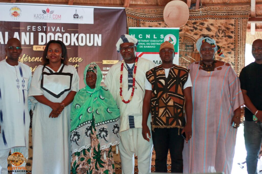 Photo de famille au Festival Balani Dogokoun