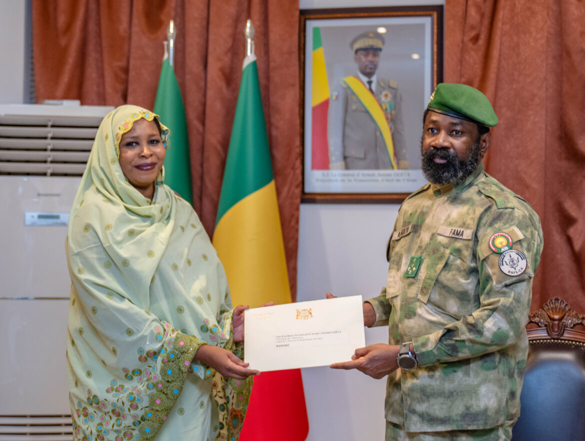 Remise de la lettre d'invisitation du président tchadien au président malien