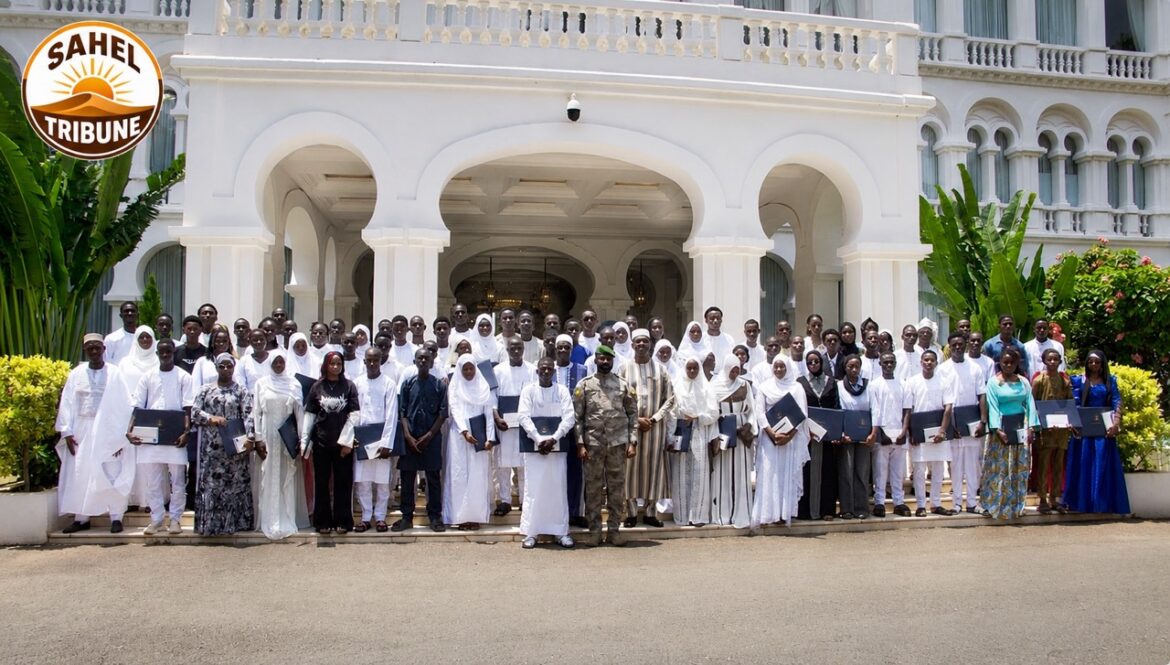 Assimi Goïta reçoit les meilleurs bacheliers 2025 et 2026 au Palais de Koulouba
