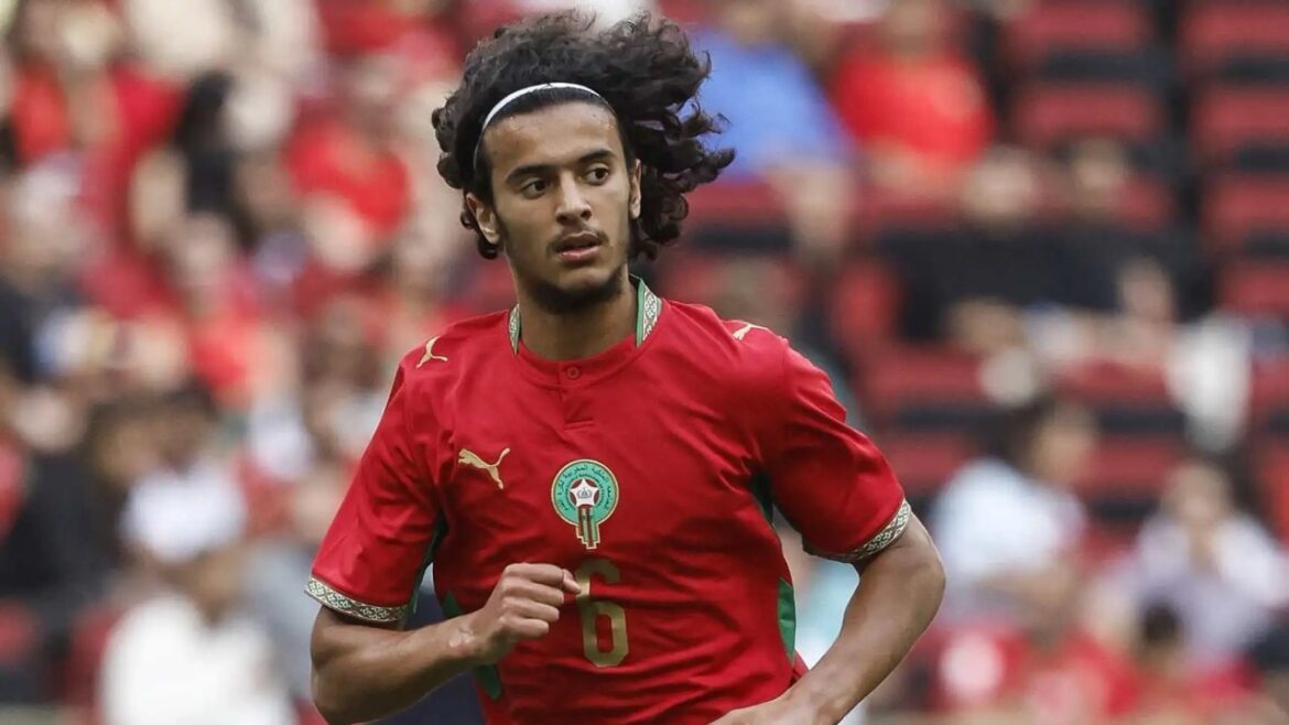 Ayoub Bouaddi sous les couleurs de Manchester City après son transfert depuis Lille