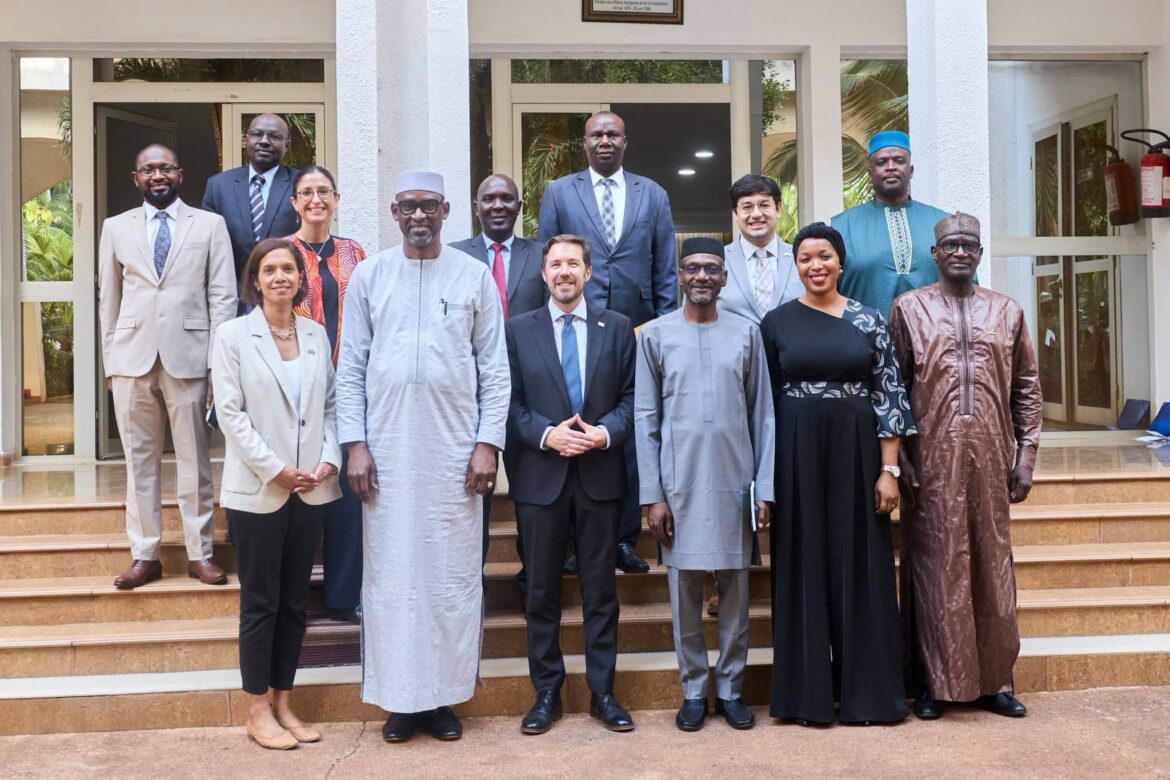 Abdoulaye Diop rencontre une délégation britannique à Bamako