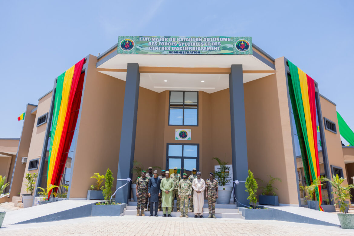 Assimi Goïta lors de l’inauguration du siège des forces spéciales à Sénou