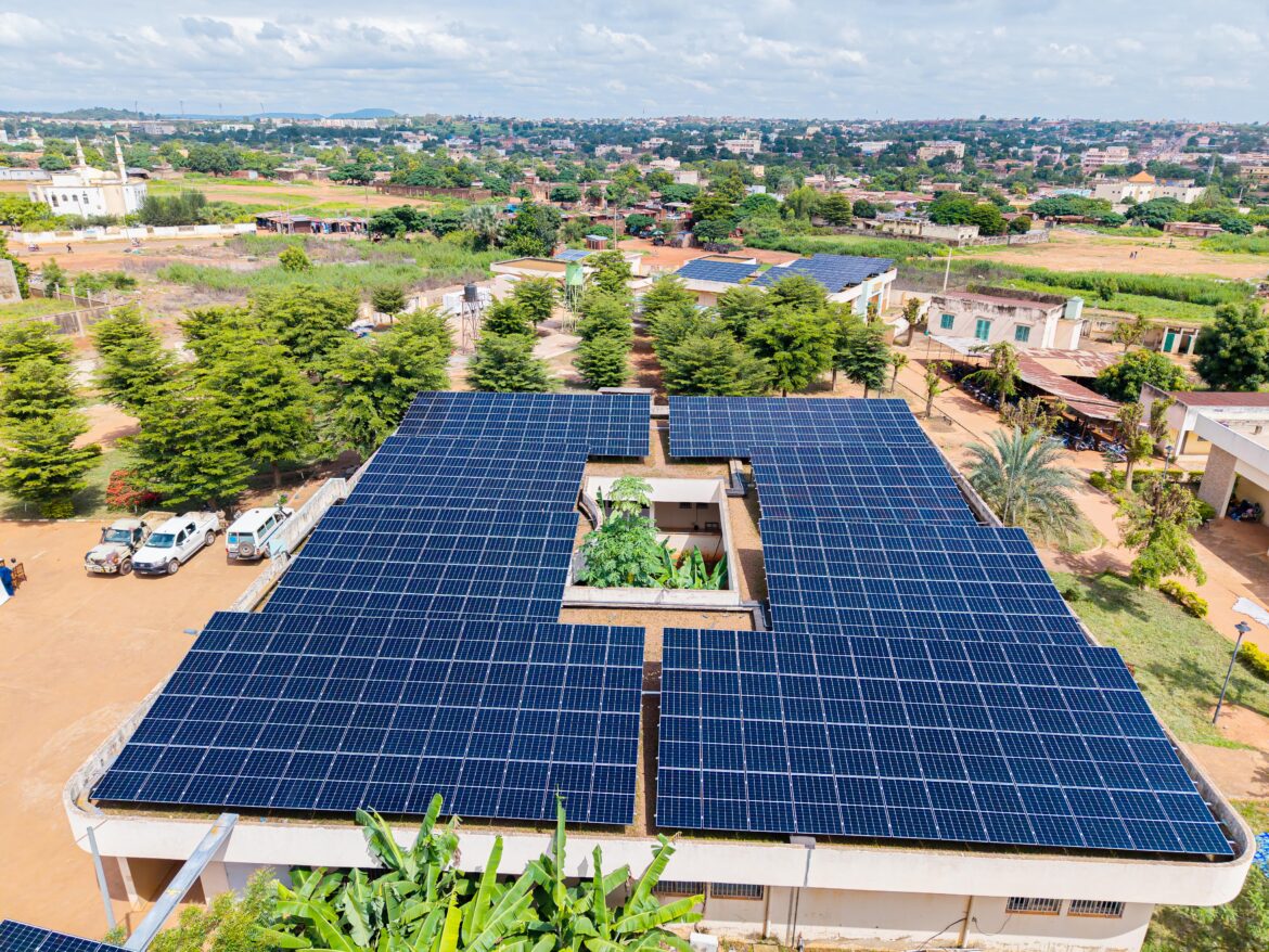 Installation solaire de l’hôpital régional de Sikasso dans le cadre des œuvres sociales