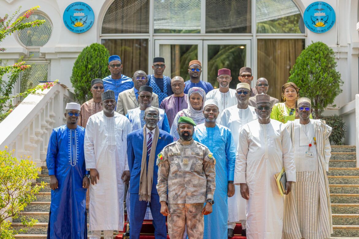 Assimi Goïta préside une session du Conseil supérieur de la magistrature au palais de Koulouba, à Bamako.