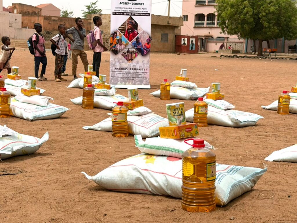 Distribution de vivres Mah Ka Sam