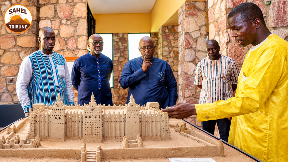 Olivier Nduhungirehe en visite au Musée national du Mali et au Mémorial Modibo Keïta